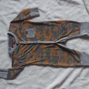 For All Mankind 0/3months baby camo button up onesie